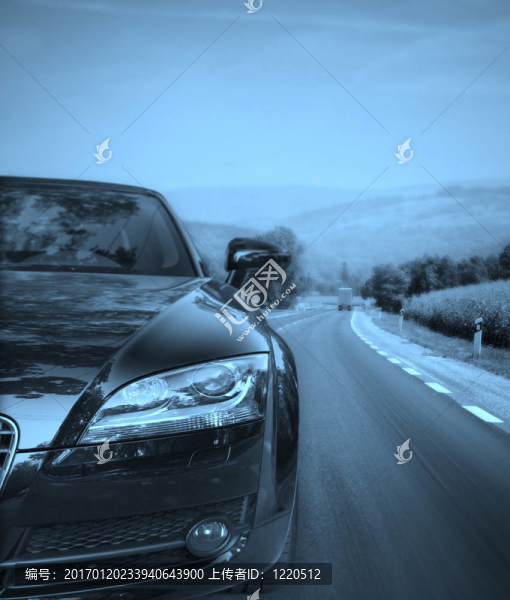 公路上的汽車