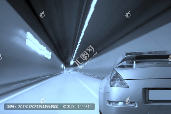 公路上的汽車