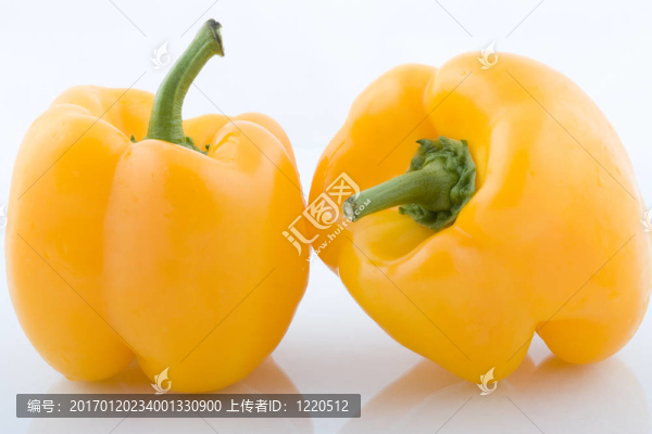 兩個(gè)黃色的小辣椒。