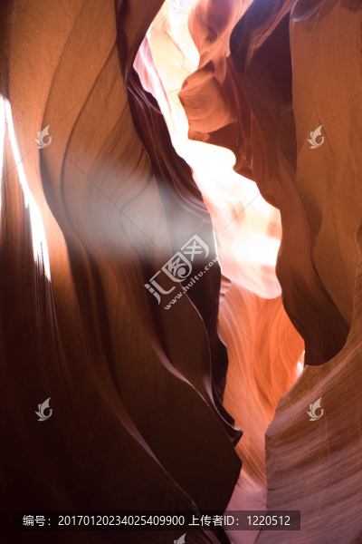 穿過(guò)峽谷的光-匯圖網(wǎng) www.fosd68.com 穿過(guò)峽谷的光