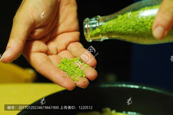 烹飪關(guān)閉；加入香菜