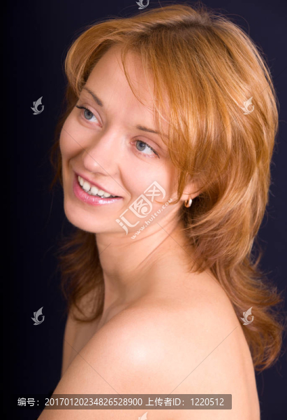 微笑女孩的肖像