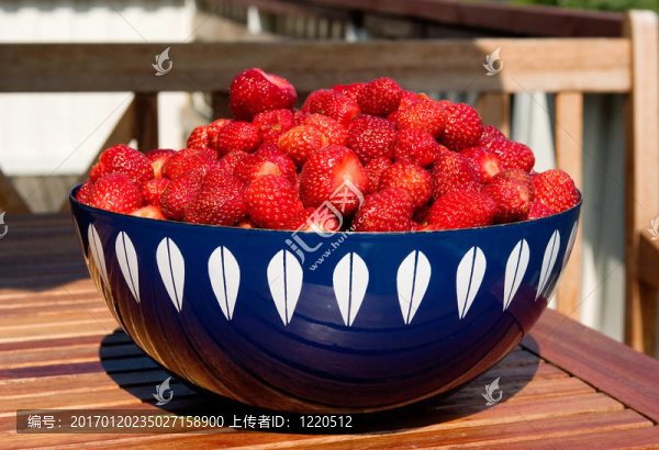 一碗草莓