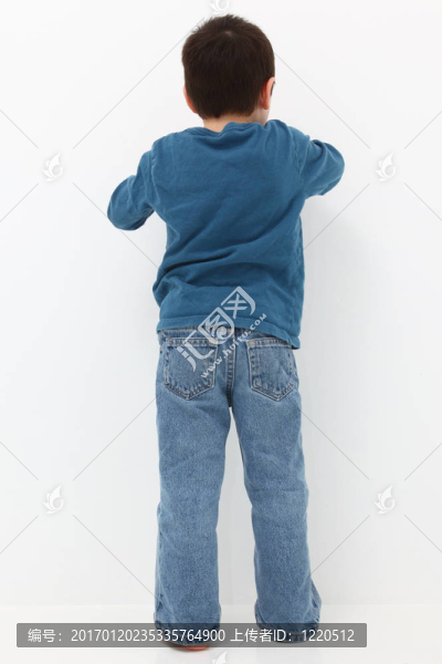 面對墻壁