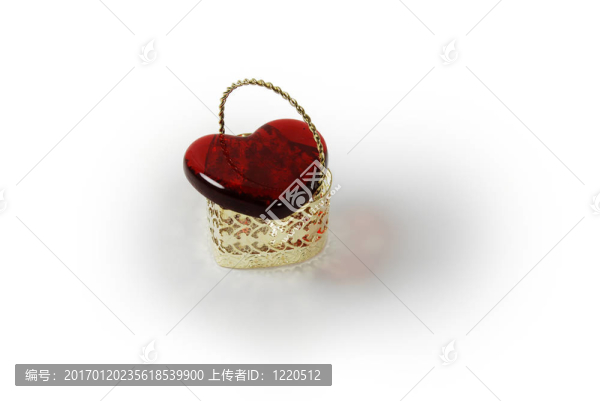 紅色的心在籃子里-匯圖網(wǎng) www.fosd68.com 紅色的心在籃子里