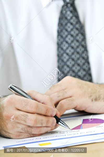 辦公室工作人員的報告