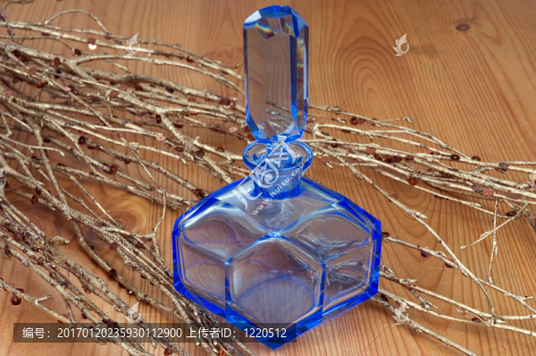 藍(lán)色的香水