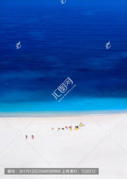 邁托斯海灘凱法利尼亞；希臘