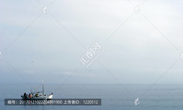 漁船航行