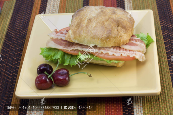 在夏巴塔面包三明治