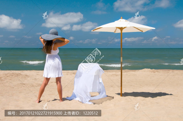 在海灘上放松