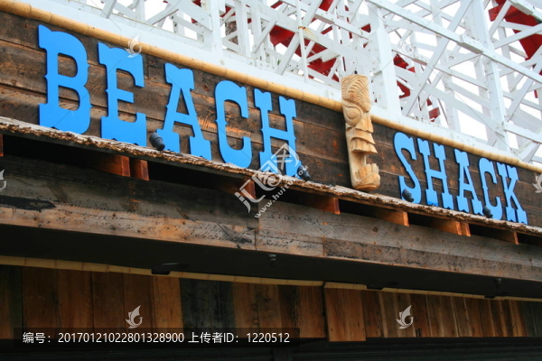海灘小屋標(biāo)志和圖騰柱