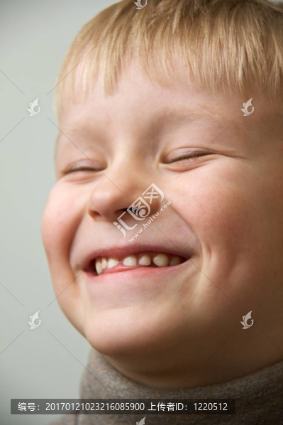 小男孩的微笑