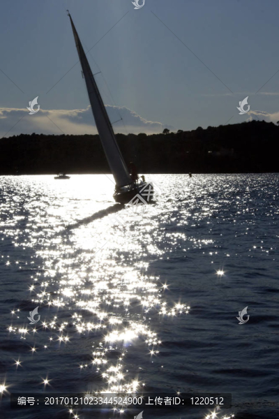 波光粼粼的大海-匯圖網(wǎng) www.fosd68.com 波光粼粼的大海