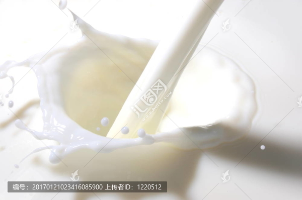 牛奶濺