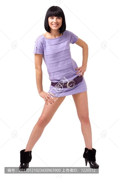 小禮服里的年輕女人