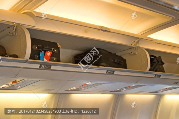 室內(nèi)的飛機