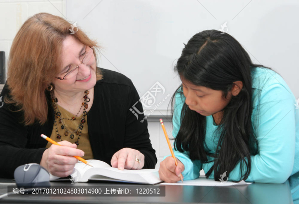 教師幫助學(xué)生