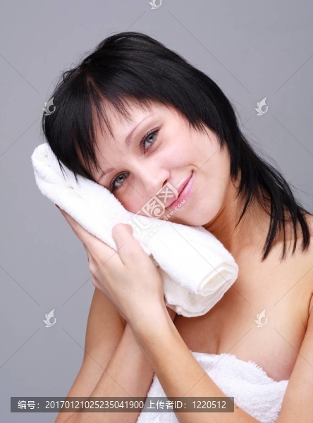 女人用毛巾