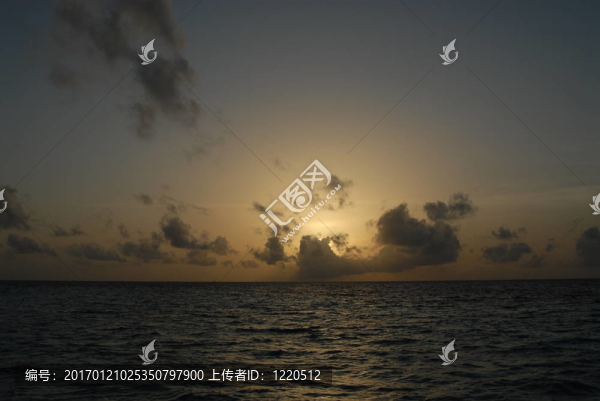 在馬爾代夫日落