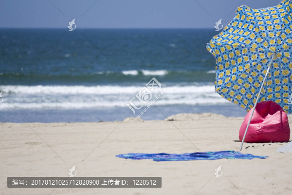 海灘上的遮陽傘