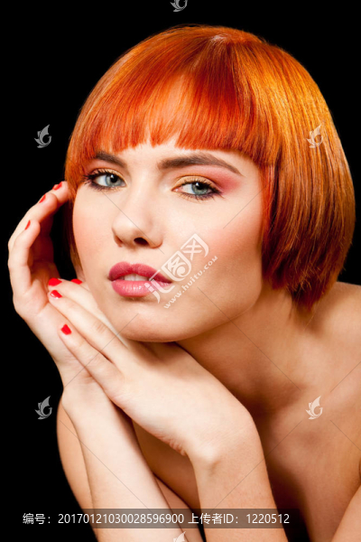 紅發(fā)美女的臉