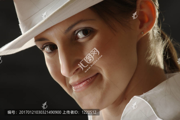 戴著白帽子的女孩的諷刺