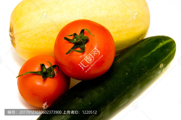 意大利面條南瓜西紅柿和黃瓜