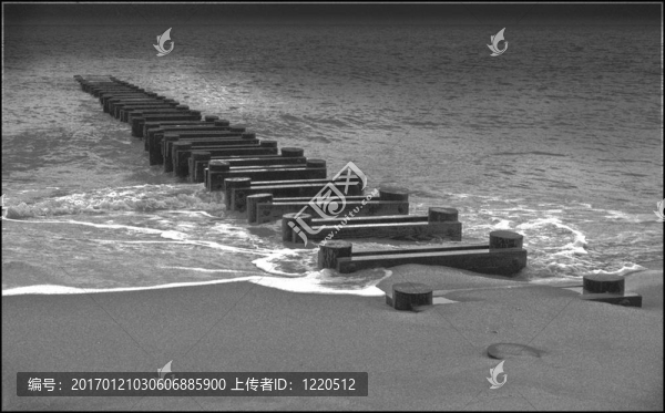防波堤黑白圖像