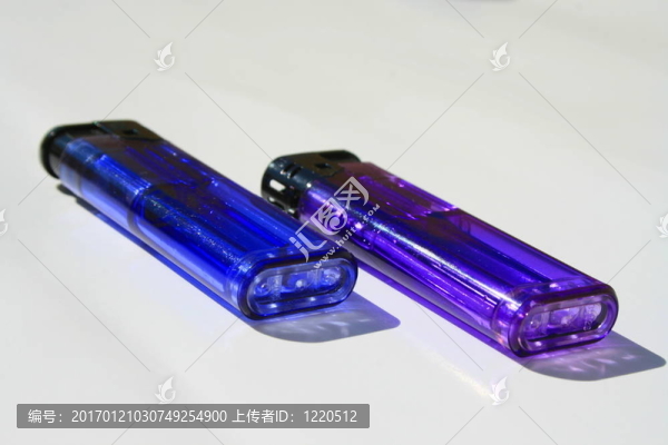 兩個打火機