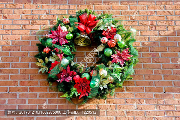 磚上的圣誕花環(huán)
