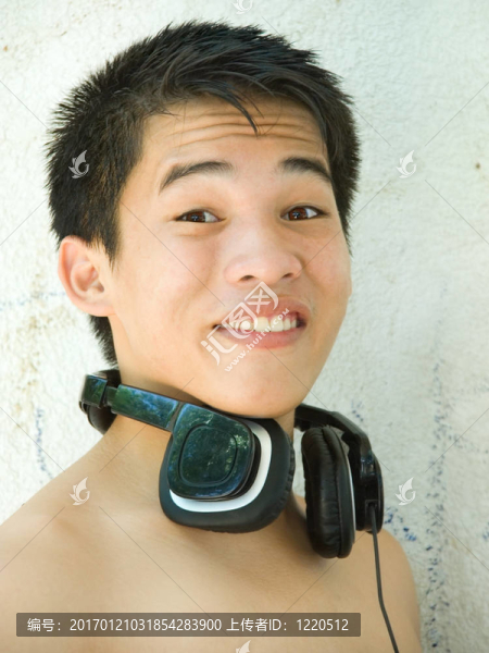 驚訝亞洲少年的肖像