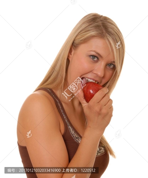 可愛的金發(fā)女孩吃一個蘋果