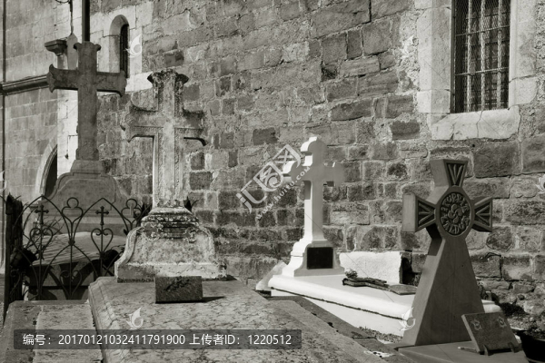 ainhoa麓的墓地；Pirene