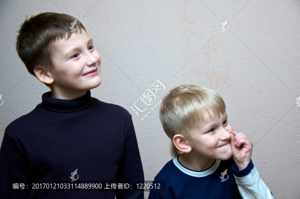 兩個(gè)男孩-匯圖網(wǎng) www.fosd68.com 兩個(gè)男孩