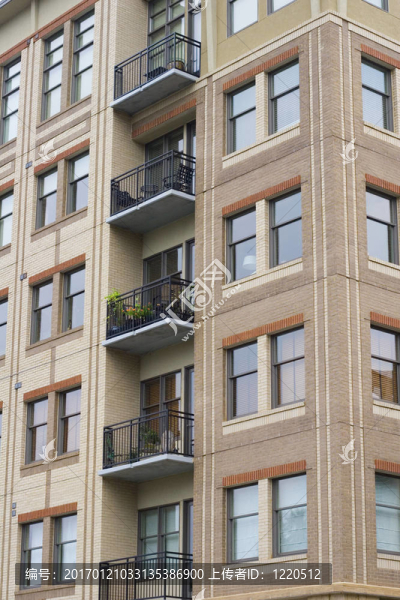 棕色建筑和鐵陽(yáng)臺(tái)-匯圖網(wǎng) www.fosd68.com 棕色建筑和鐵陽(yáng)臺(tái)