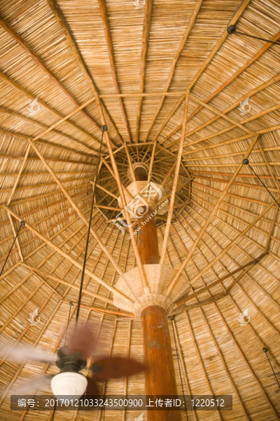 竹屋頂下的風(fēng)機(jī)