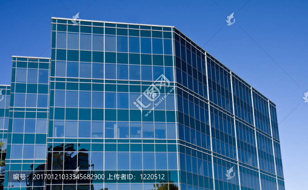 藍(lán)色的綠色和藍(lán)色條紋的建筑