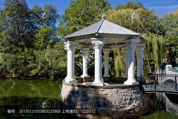 Stone,Gazebo在湖心島