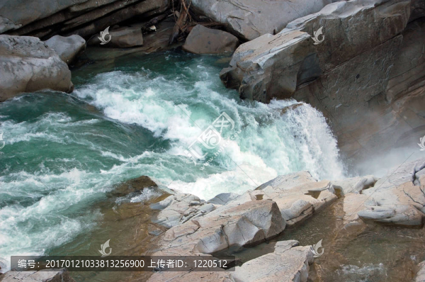 凱科米什洶涌的河流