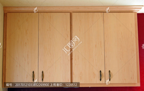 兩個定制建造廚房輕型木柜