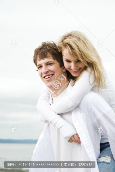 戀愛中的白人夫婦
