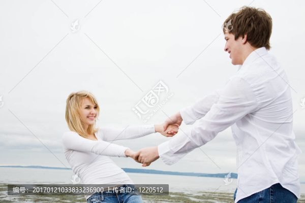 戀愛中的白人夫婦