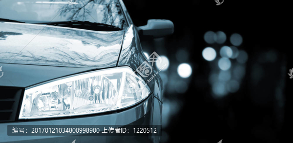 公路上的汽車