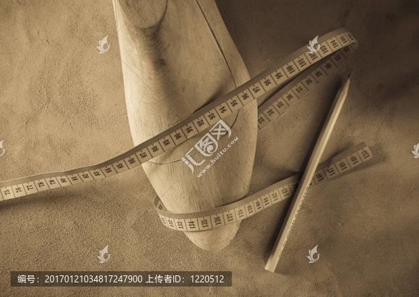 帶鉛筆和尺子的木鞋樹