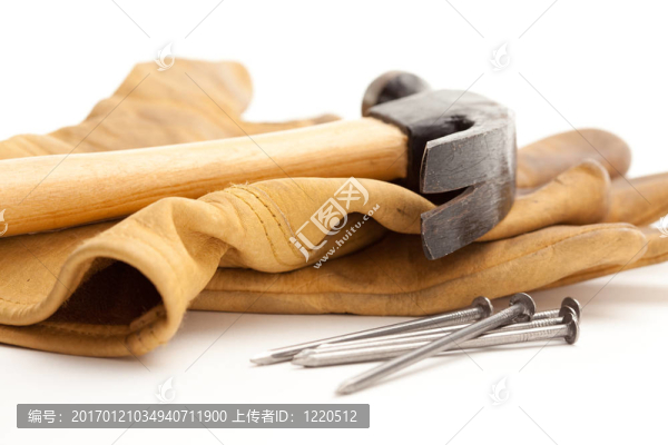 錘；手套和釘子