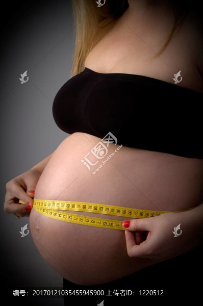 孕婦側(cè)視圖測(cè)量她的肚子