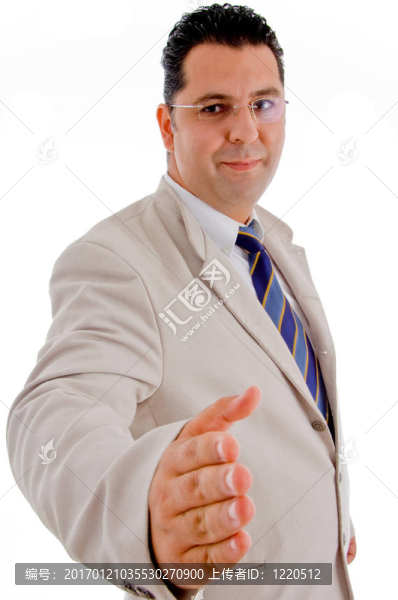 男子在西裝伸出手