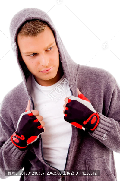 鍛煉與運動服的家伙