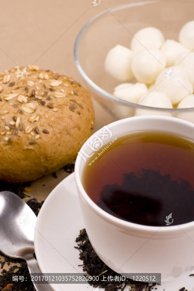 茶；干酪和面包